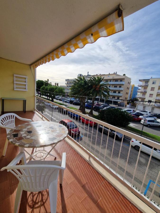 Beach Apartment Regueral Камбрильс Экстерьер фото